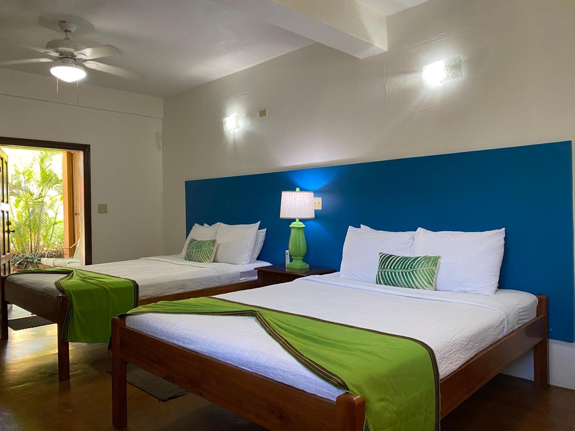 הופקינס Coconut Row Boutique Hotel חדר תמונה